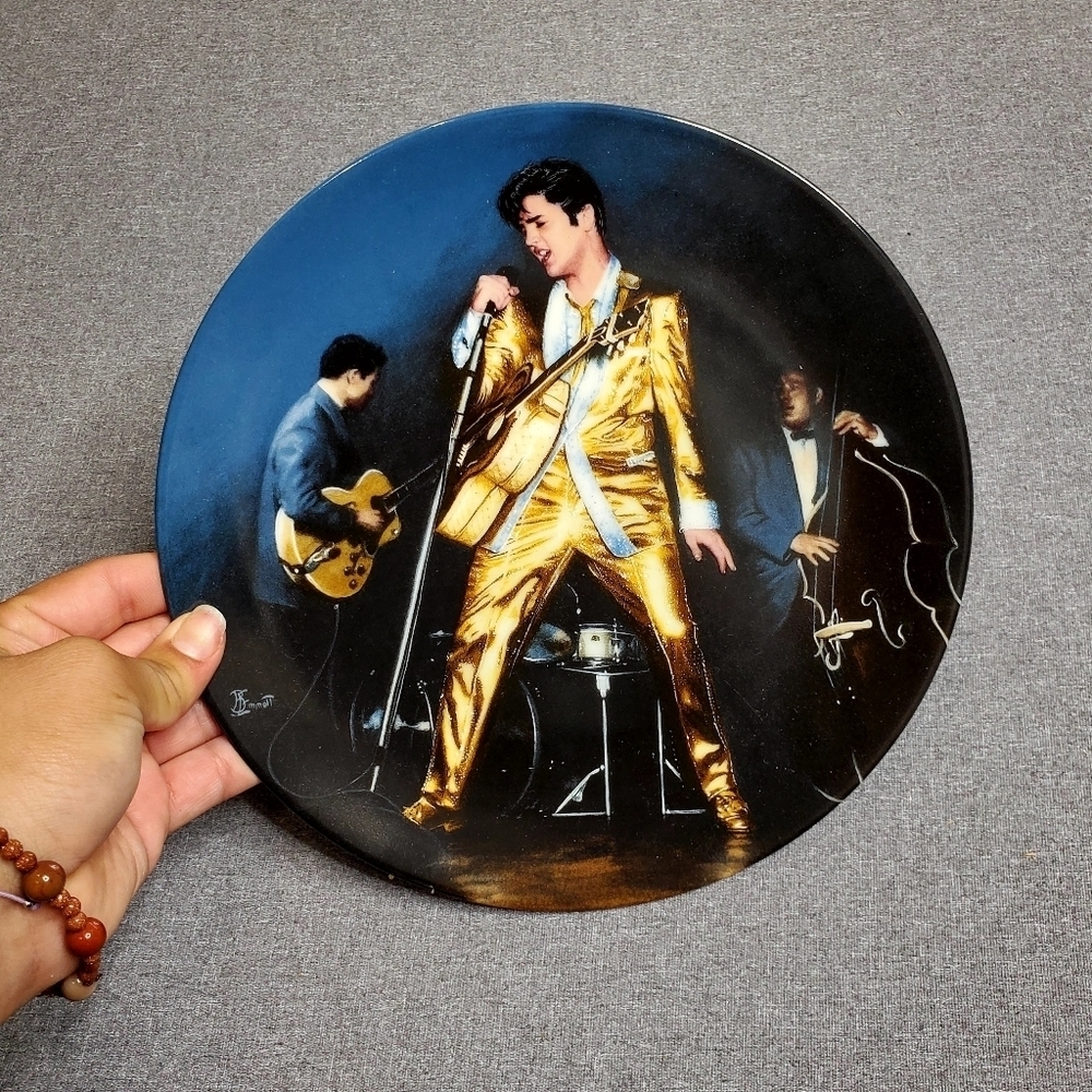 Delphi Elvis Presley 1989 "The Memphis Flash" Collectors Plate